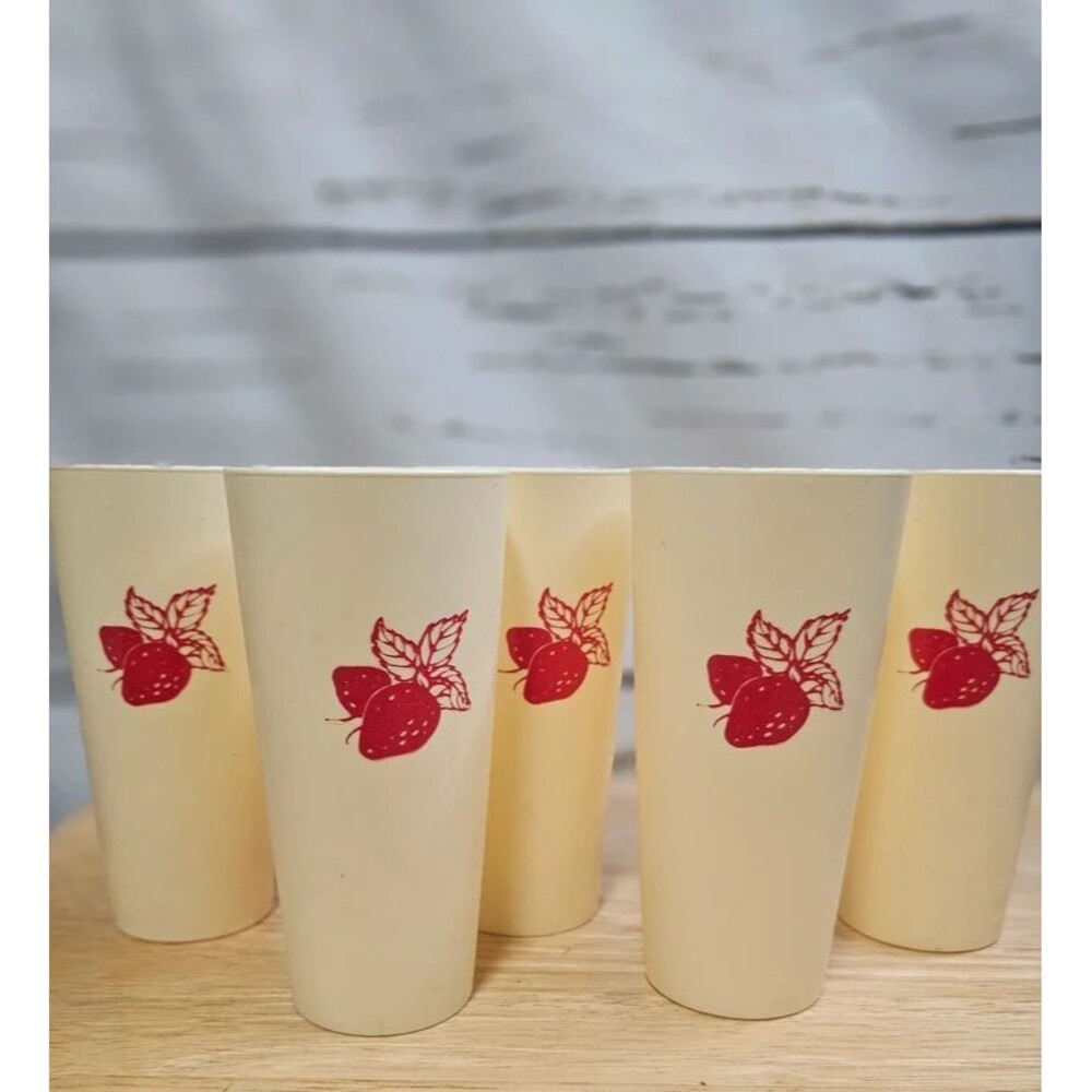 Vintage Strawberry Plastic Tumblers Set of 5 Retro Cottage Kitchen